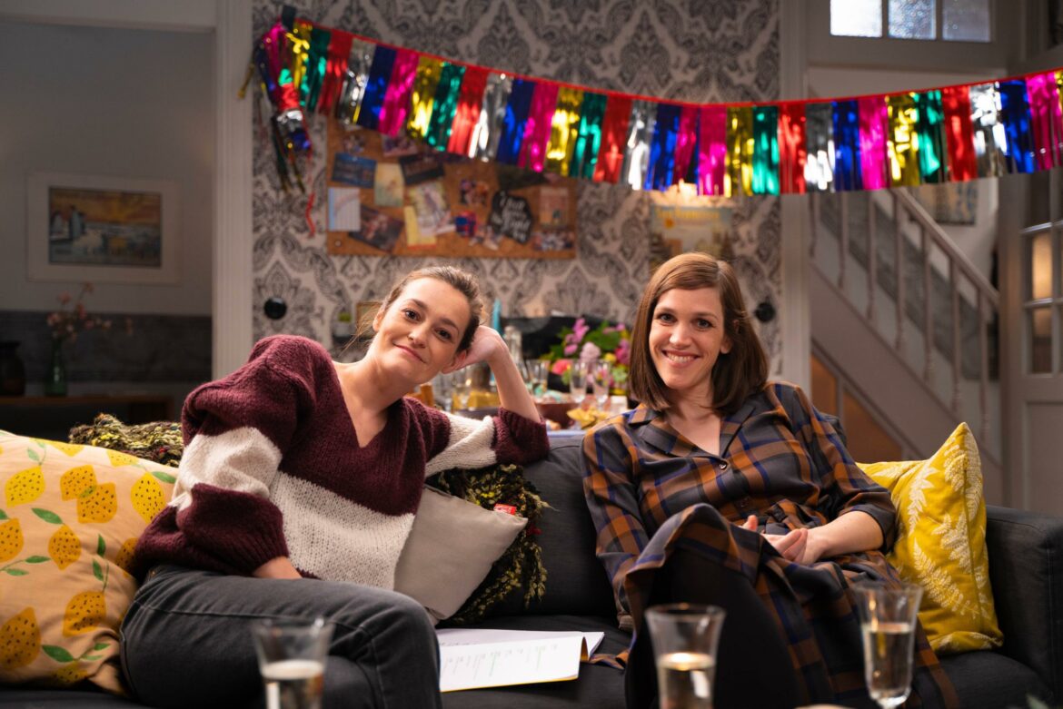 "C'était comme si c'était il y a seulement une semaine": L'actrice Lotte Vanniuwenborg est à nouveau Katrien dans "Thuis" après dix ans. 