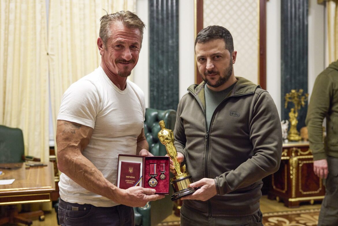 Sean Penn a donné un Oscar à Selenskyj par honte : "Prêt à le faire fondre quand il veut" 